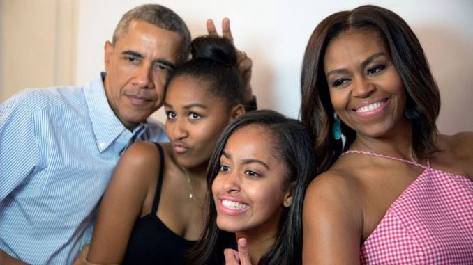 Barack Obama & Michelle Obama & daughters Barack Obama & Michelle Obama & daughters
