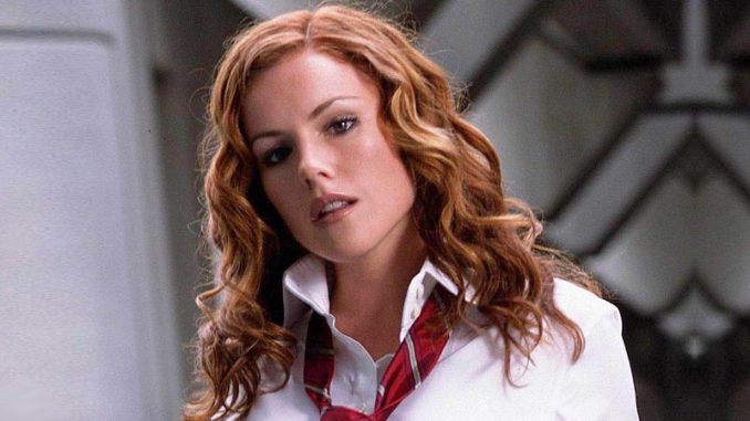 كاثلين روبيرتسون Kathleen Robertson كاثلين روبيرتسون Kathleen Robertson