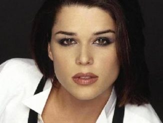 نيف كامبل Neve Campbell