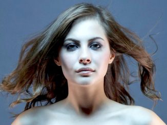ويلا هولاند Willa Holland