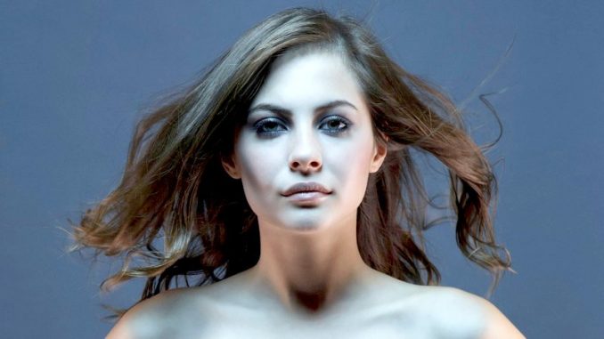 ويلا هولاند Willa Holland ويلا هولاند Willa Holland