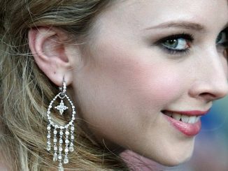 إليزابيث هارنويس Elisabeth Harnois