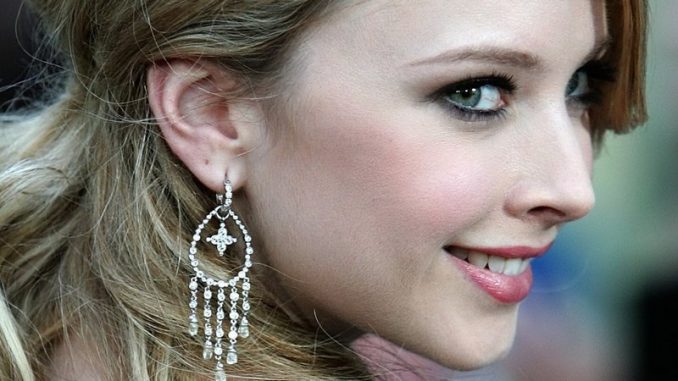 إليزابيث هارنويس Elisabeth Harnois إليزابيث هارنويس Elisabeth Harnois