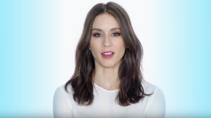 ترويان بيليساريو Troian Bellisario ترويان بيليساريو Troian Bellisario