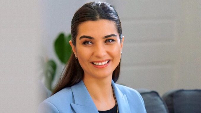 توبا بويوكستون Tuba Buyukustun