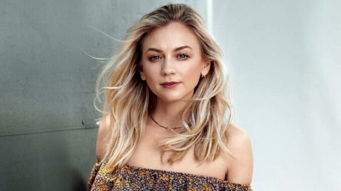 إيميلي كيني Emily Kinney