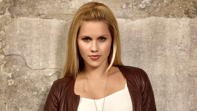 كلير هولت Claire Holt