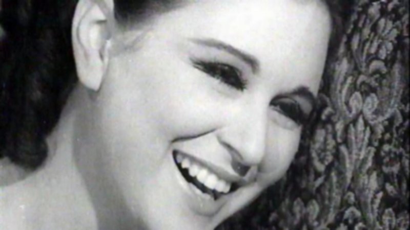 معمر القذافي عرض 100 مليون جنيه لشراء أفلام سعاد حسني الاباحية
