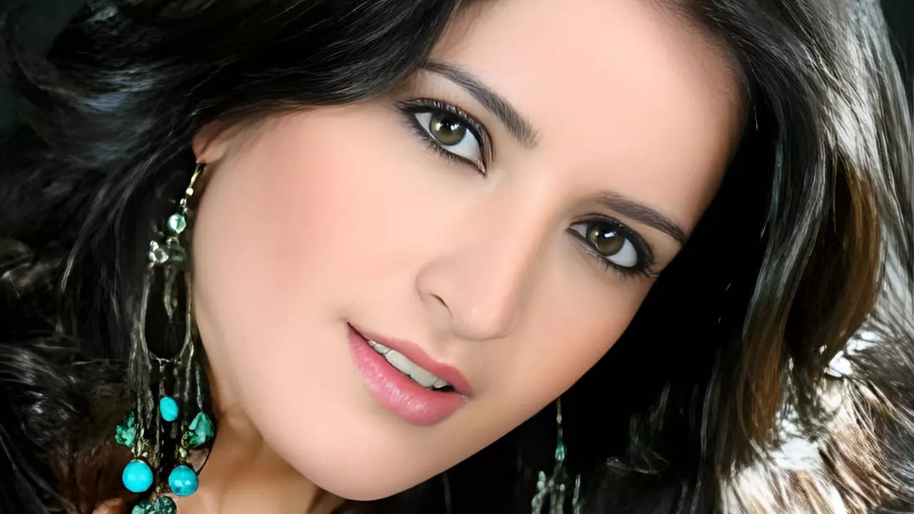 تشوه وجه ممثلة الإغراء المغربية سناء موزيان